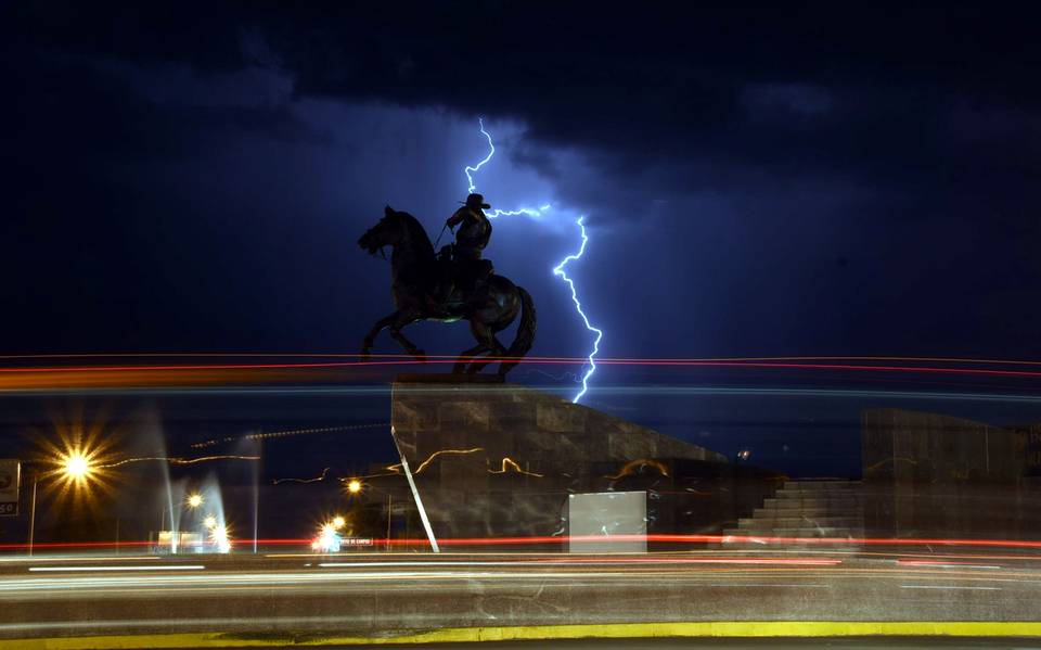 Qué hacer si te pilla dentro de casa una tormenta eléctrica: apaga el  móvil, no te duches y más