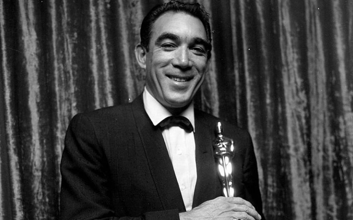 ¿Cuánto mide Anthony Quinn? Anthony-Quinn