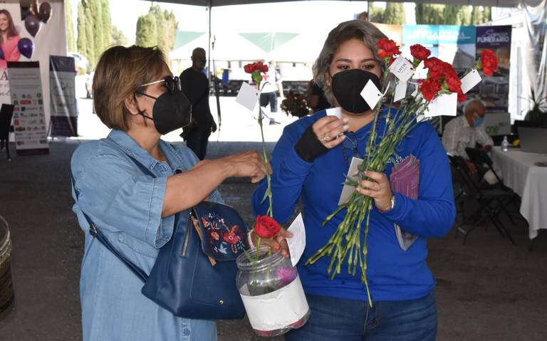 Acuden chihuahuenses desde temprana hora al cementerio La Colina - El  Heraldo de Chihuahua | Noticias Locales, Policiacas, de México, Chihuahua y  el Mundo