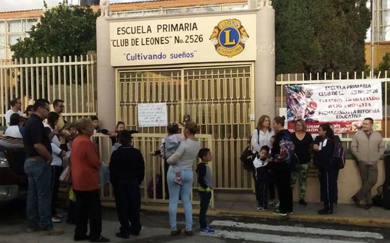 Se manifiestan padres de familia de la primaria Club de Leones por la falta  de tres maestros - El Heraldo de Chihuahua | Noticias Locales, Policiacas,  de México, Chihuahua y el Mundo