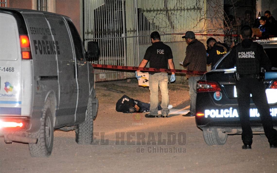 Matan A Tiros A Hombre En Calles De Valle Dorado El Heraldo De Chihuahua Noticias Locales Policiacas De Mexico Chihuahua Y El Mundo [ 712 x 1140 Pixel ]